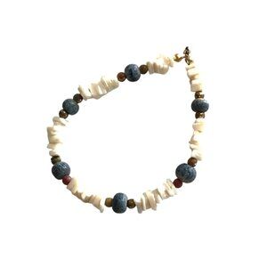 BEAUTIFUL WOMENS BEADED WHITE/BLUE WRIST BRACELET